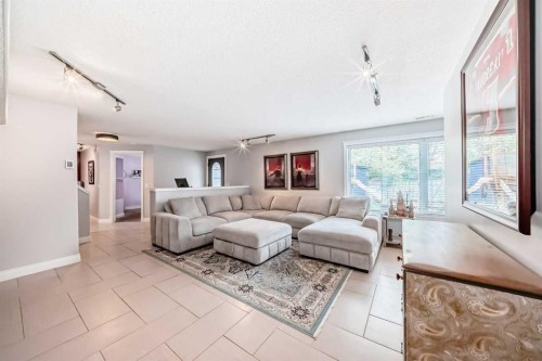 260 Westchester Way, Chestermere, AB - Indoor Photo Showing Living Room
