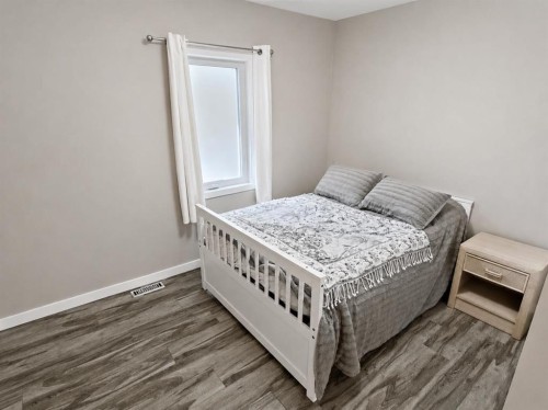 18 Maple Street, Okotoks, AB 