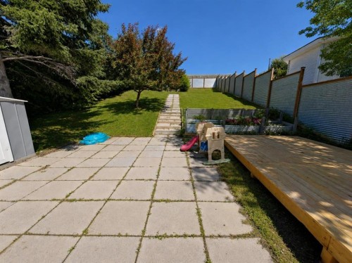18 Maple Street, Okotoks, AB 