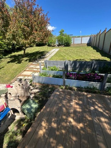 18 Maple Street, Okotoks, AB 