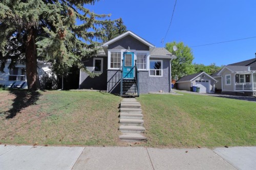 18 Maple Street, Okotoks, AB 