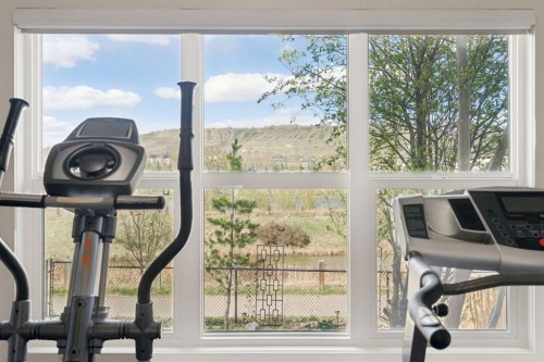 42 Riviera View, Cochrane, AB 
