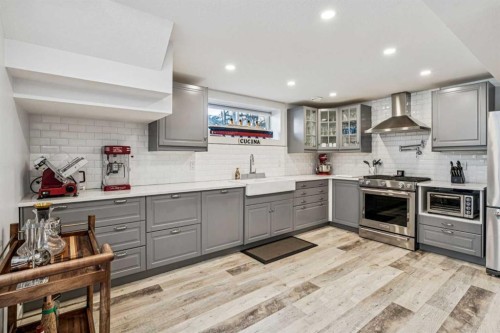 2219 Munro Drive Ne, Calgary, AB - Indoor Photo Showing Kitchen