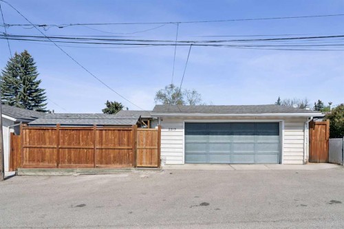 2219 Munro Drive Ne, Calgary, AB - Outdoor