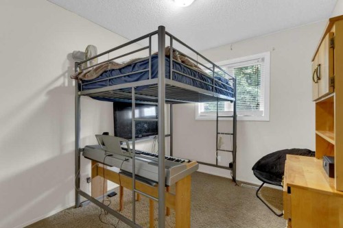 52 Strathclair Rise Sw, Calgary, AB - Indoor Photo Showing Other Room
