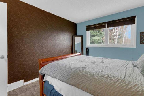 52 Strathclair Rise Sw, Calgary, AB - Indoor Photo Showing Bedroom
