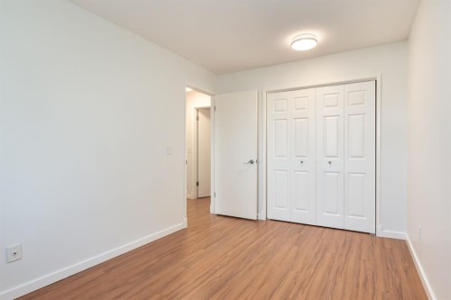 207 Whiteview Bay Ne, Calgary, AB - Indoor Photo Showing Other Room