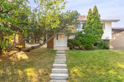 207 Whiteview Bay NE Calgary, AB T1Y 1R8