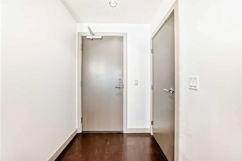 706-220 12 Avenue Se, Calgary, AB - Indoor Photo Showing Other Room