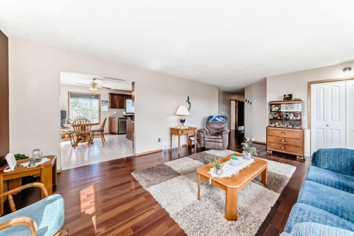 34054 Range Road 15, Rural Red Deer County, AB - Indoor Photo Showing Living Room