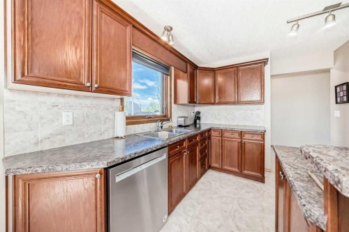 34054 Range Road 15, Rural Red Deer County, AB - Indoor Photo Showing Kitchen