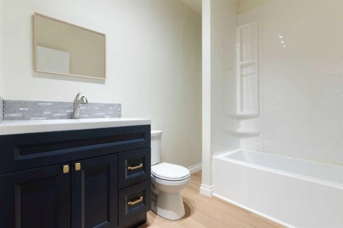 175 Sunset Close, Cochrane, AB - Indoor Photo Showing Bathroom