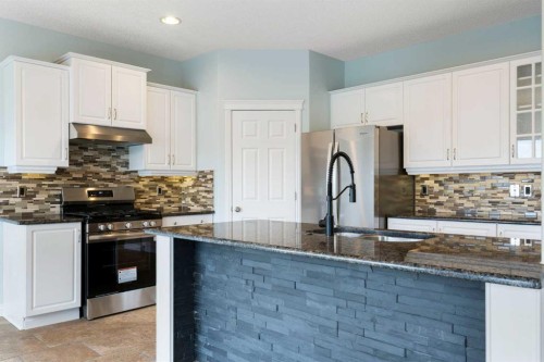 175 Sunset Close, Cochrane, AB - Indoor Photo Showing Kitchen With Upgraded Kitchen