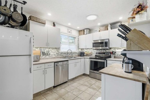 108 Doverglen Crescent Se, Calgary, AB 