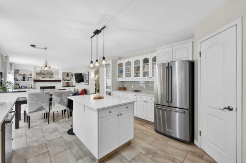 217 Mountain Park Drive Se, Calgary, AB - Indoor Photo Showing Kitchen
