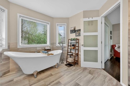 217 Mountain Park Drive Se, Calgary, AB - Indoor Photo Showing Bathroom