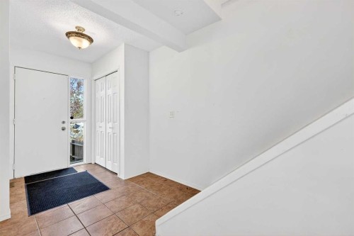 5615 1 Avenue Se, Calgary, AB - Indoor Photo Showing Other Room
