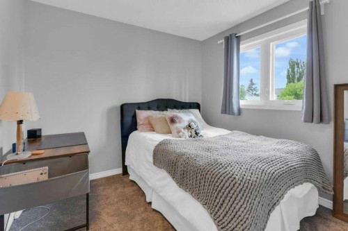 42 River Rock Green Se, Calgary, AB - Indoor Photo Showing Bedroom