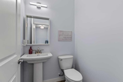 68 Legacy Manor Se, Calgary, AB - Indoor Photo Showing Bathroom