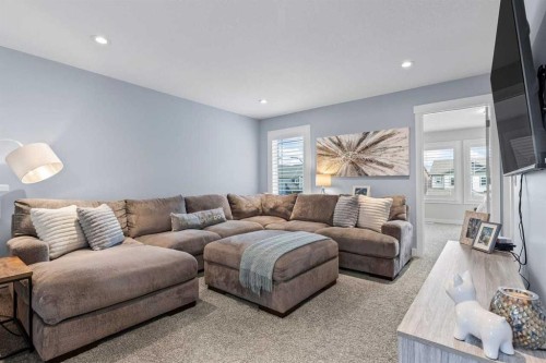 68 Legacy Manor Se, Calgary, AB - Indoor Photo Showing Living Room