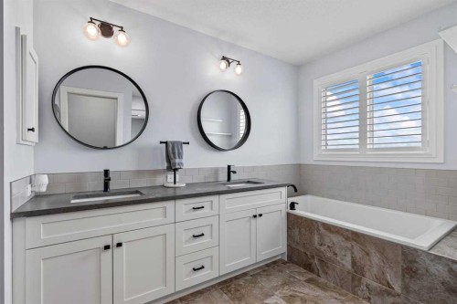 68 Legacy Manor Se, Calgary, AB - Indoor Photo Showing Bathroom