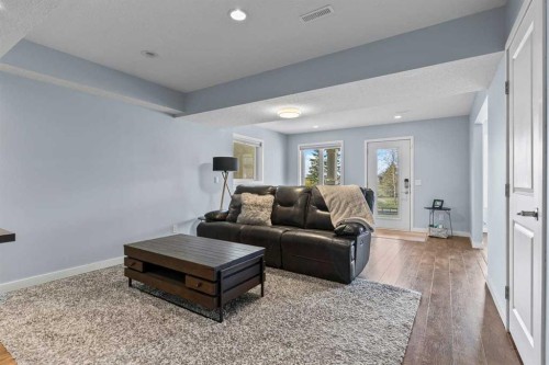 68 Legacy Manor Se, Calgary, AB - Indoor Photo Showing Living Room
