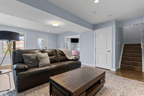 68 Legacy Manor Se, Calgary, AB - Indoor Photo Showing Living Room