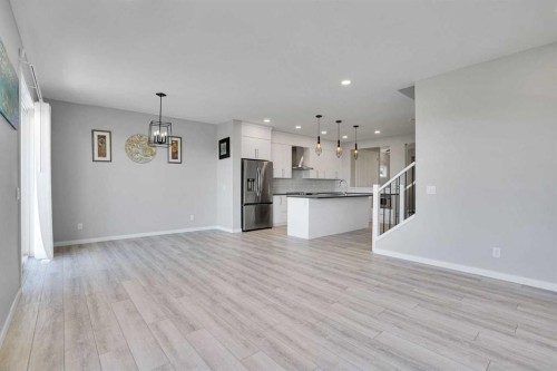 179 Lucas Heights Nw, Calgary, AB - Indoor Photo Showing Kitchen With Upgraded Kitchen
