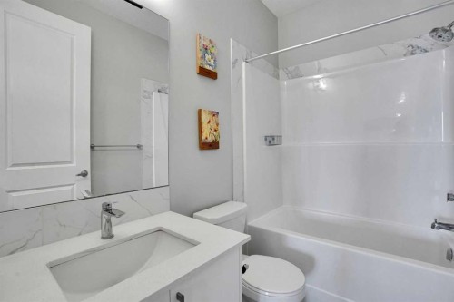 179 Lucas Heights Nw, Calgary, AB - Indoor Photo Showing Bathroom