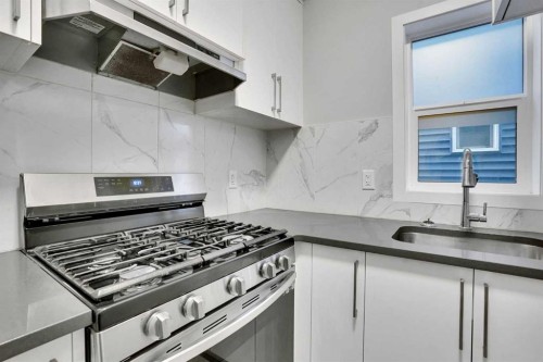 179 Lucas Heights Nw, Calgary, AB - Indoor Photo Showing Kitchen
