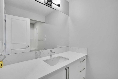 179 Lucas Heights Nw, Calgary, AB - Indoor Photo Showing Bathroom