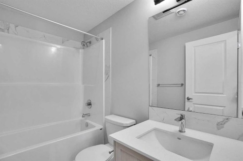 179 Lucas Heights Nw, Calgary, AB - Indoor Photo Showing Bathroom