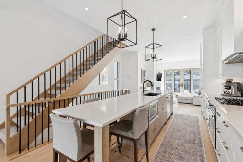 534 35A Street Nw, Calgary, AB - Indoor Photo Showing Kitchen With Upgraded Kitchen