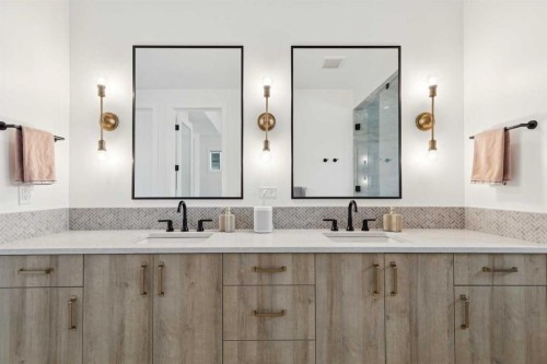 534 35A Street Nw, Calgary, AB - Indoor Photo Showing Bathroom