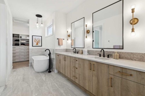 534 35A Street Nw, Calgary, AB - Indoor Photo Showing Bathroom