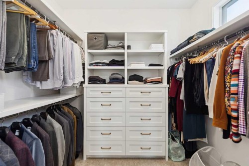 534 35A Street Nw, Calgary, AB - Indoor With Storage