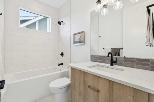 534 35A Street Nw, Calgary, AB - Indoor Photo Showing Bathroom