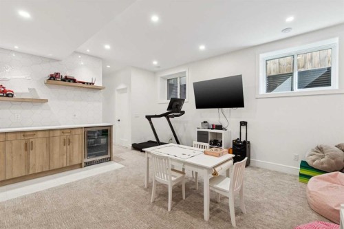 534 35A Street Nw, Calgary, AB - Indoor