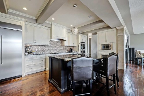 85 Rockcliff Heights Nw, Calgary, AB - Indoor Photo Showing Kitchen With Upgraded Kitchen
