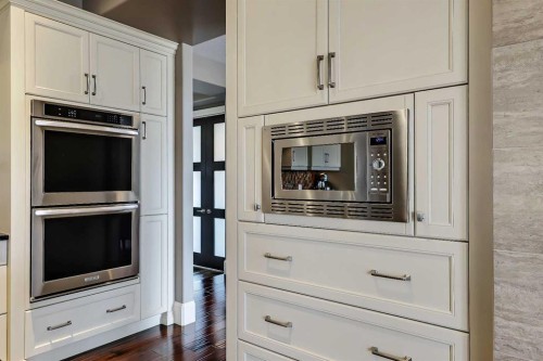 85 Rockcliff Heights Nw, Calgary, AB - Indoor Photo Showing Kitchen