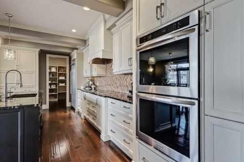 85 Rockcliff Heights Nw, Calgary, AB - Indoor Photo Showing Kitchen With Upgraded Kitchen
