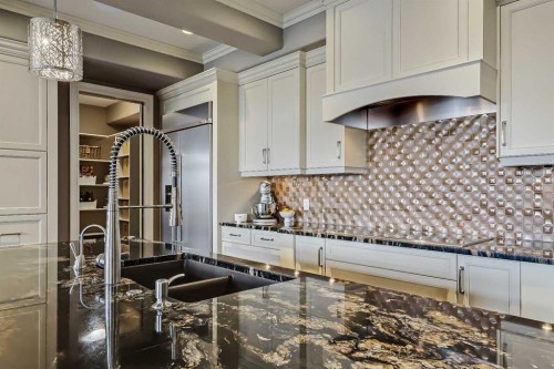 85 Rockcliff Heights Nw, Calgary, AB - Indoor Photo Showing Kitchen