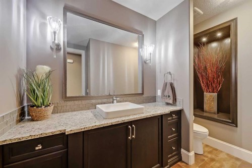 85 Rockcliff Heights Nw, Calgary, AB - Indoor Photo Showing Bathroom