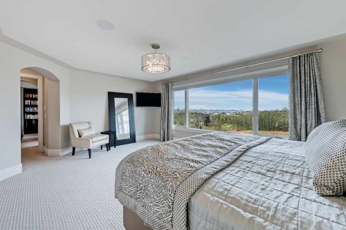 85 Rockcliff Heights Nw, Calgary, AB - Indoor Photo Showing Bedroom
