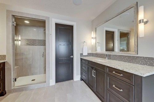 85 Rockcliff Heights Nw, Calgary, AB - Indoor Photo Showing Bathroom
