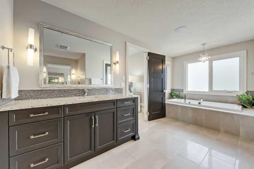 85 Rockcliff Heights Nw, Calgary, AB - Indoor Photo Showing Bathroom