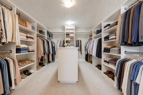85 Rockcliff Heights Nw, Calgary, AB - Indoor With Storage