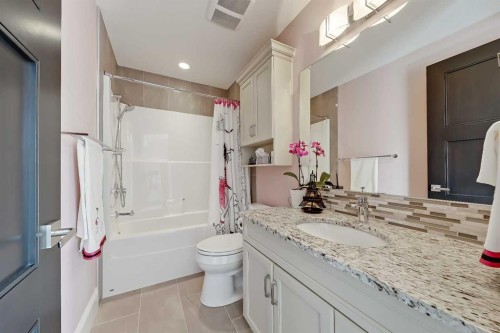 85 Rockcliff Heights Nw, Calgary, AB - Indoor Photo Showing Bathroom
