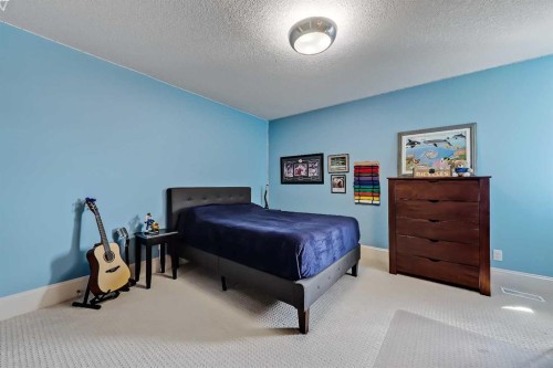 85 Rockcliff Heights Nw, Calgary, AB - Indoor Photo Showing Bedroom