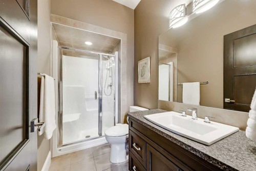 85 Rockcliff Heights Nw, Calgary, AB - Indoor Photo Showing Bathroom